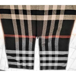 FINEST APPAREL BLACK GREY RED PLAID LARGE CAPE SHALL SCARF REVERSIBLE NWT